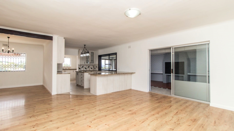 7 Bedroom Property for Sale in Loevenstein Western Cape